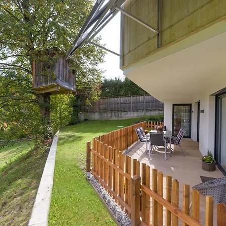 Haus Huettenberger アパート